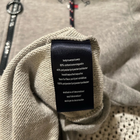 Tommy Hilfiger Gray Sweatshirt with Navy Details - Picture 4 of 6